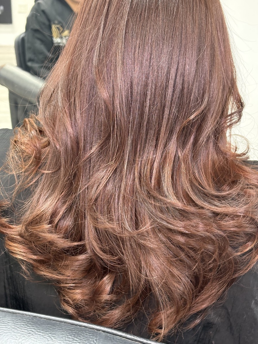 Rose-brown wavy layers with glossy finish